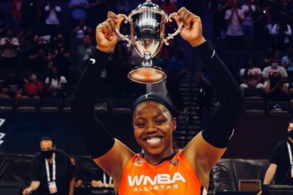 Arike Ogunbowale's Biography