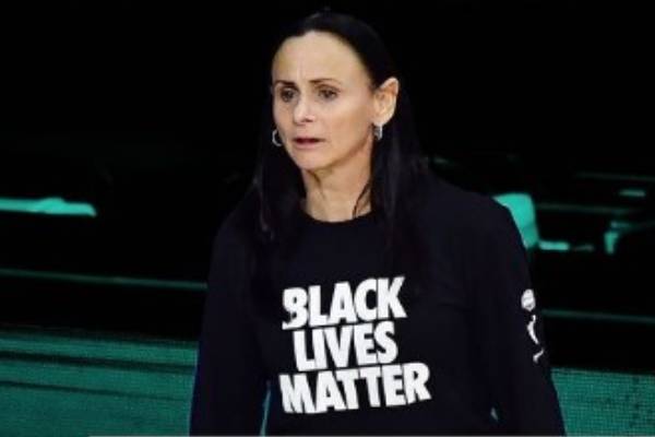Sandy Brondello Bio