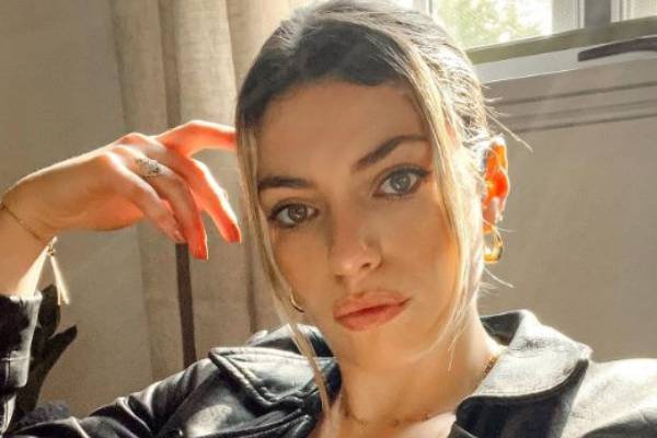 Lola Lennox's bio