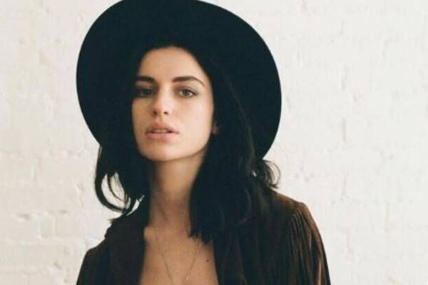 Tali Lennox's bio