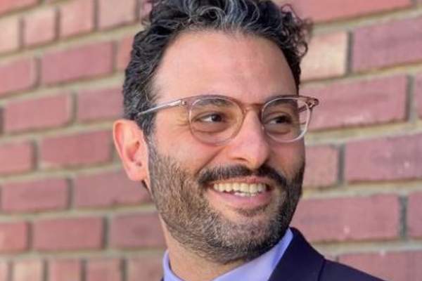 Arian Moayed's bio